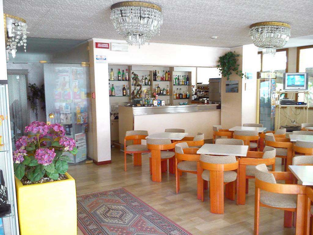 Hotel Darsena Cesenatico Exteriör bild